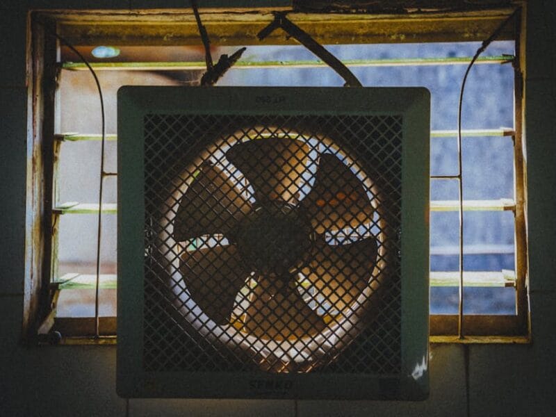 Efficacité des VMC simple flux : un choix judicieux