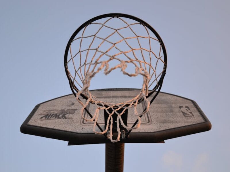 Regarder la NBA en streaming : Options légales et gratuites