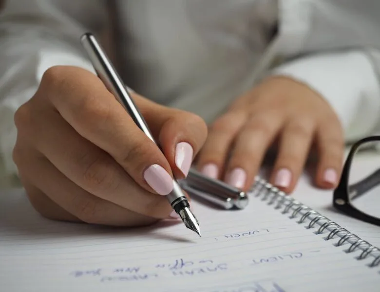 Grammaire : nuances de ‘informations à votre disposition’