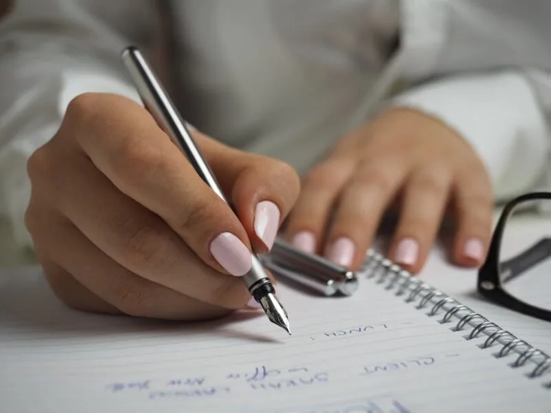 Grammaire : nuances de ‘informations à votre disposition’